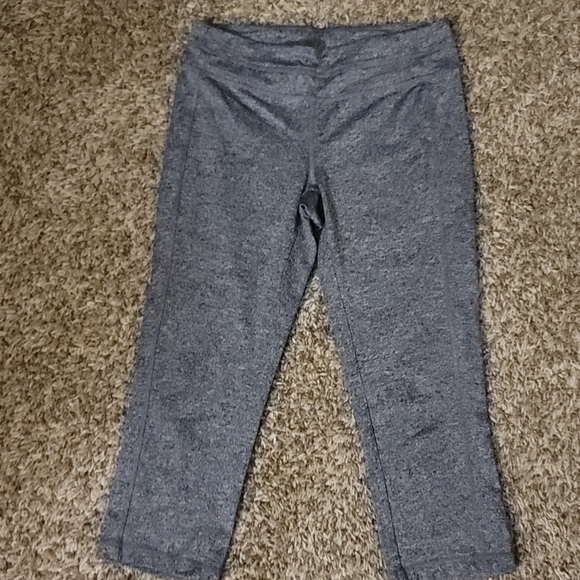 Source Unknown Pants - Gray Capri Athletic Pants Brand Unknown Size Small